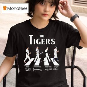 The Detroit Tigers Ty Cobb Hank Greenberg Mickey Lolich Al Kaline Walking Road Abbey Signatures T Shirt