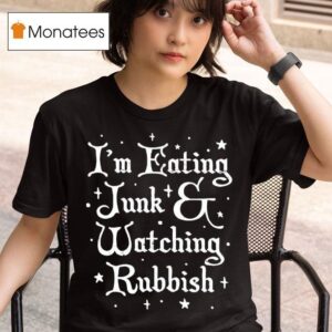 I M Eating Junk And Watching Rubbis Christmas T Shirt